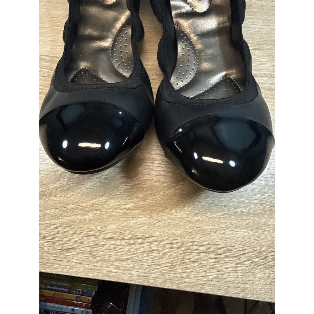 Dexflex Comfort Black Flats With Patent Cap Toe Slip-On Size 8.5 - Picture 2 of 7